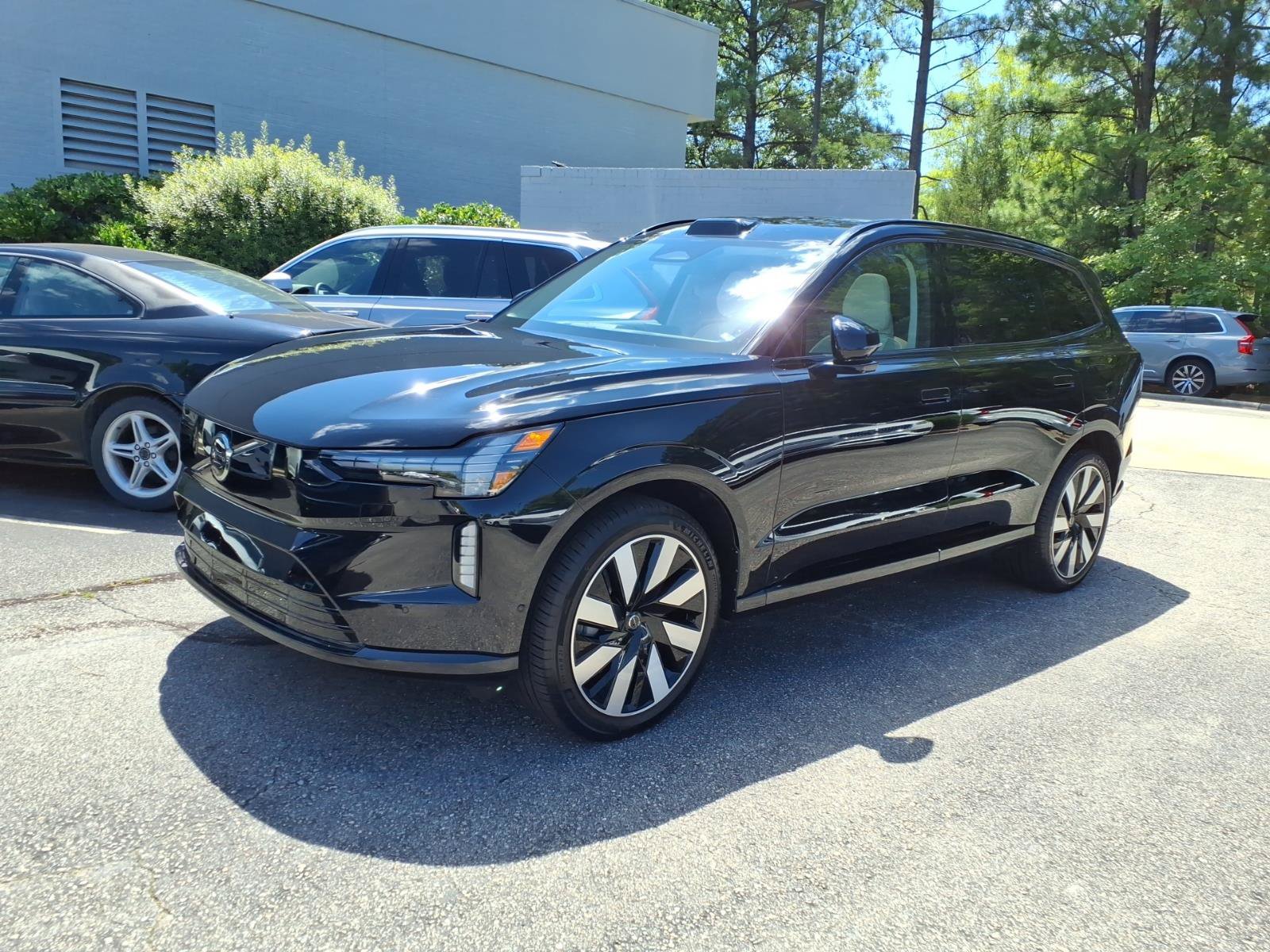 Certified 2025 Volvo EX90 Plus AWD/4WD image 8