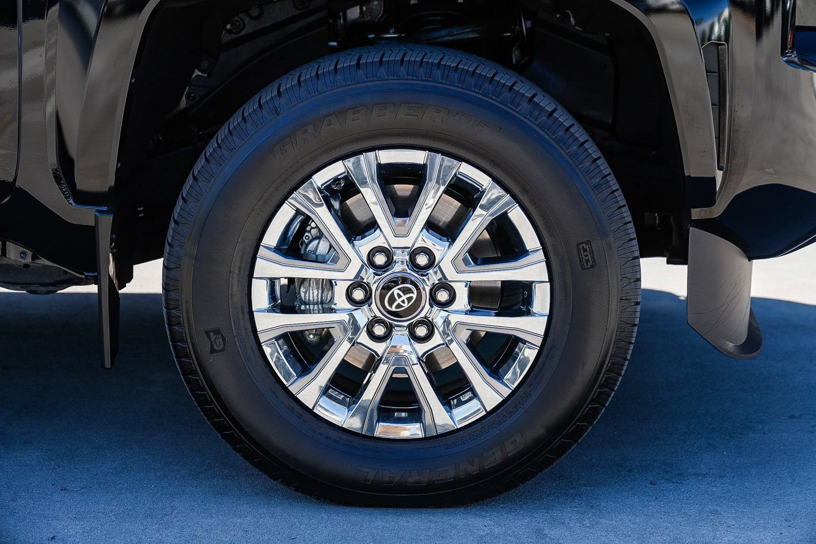 Used 2025 Toyota Tacoma Limited AWD/4WD image 9