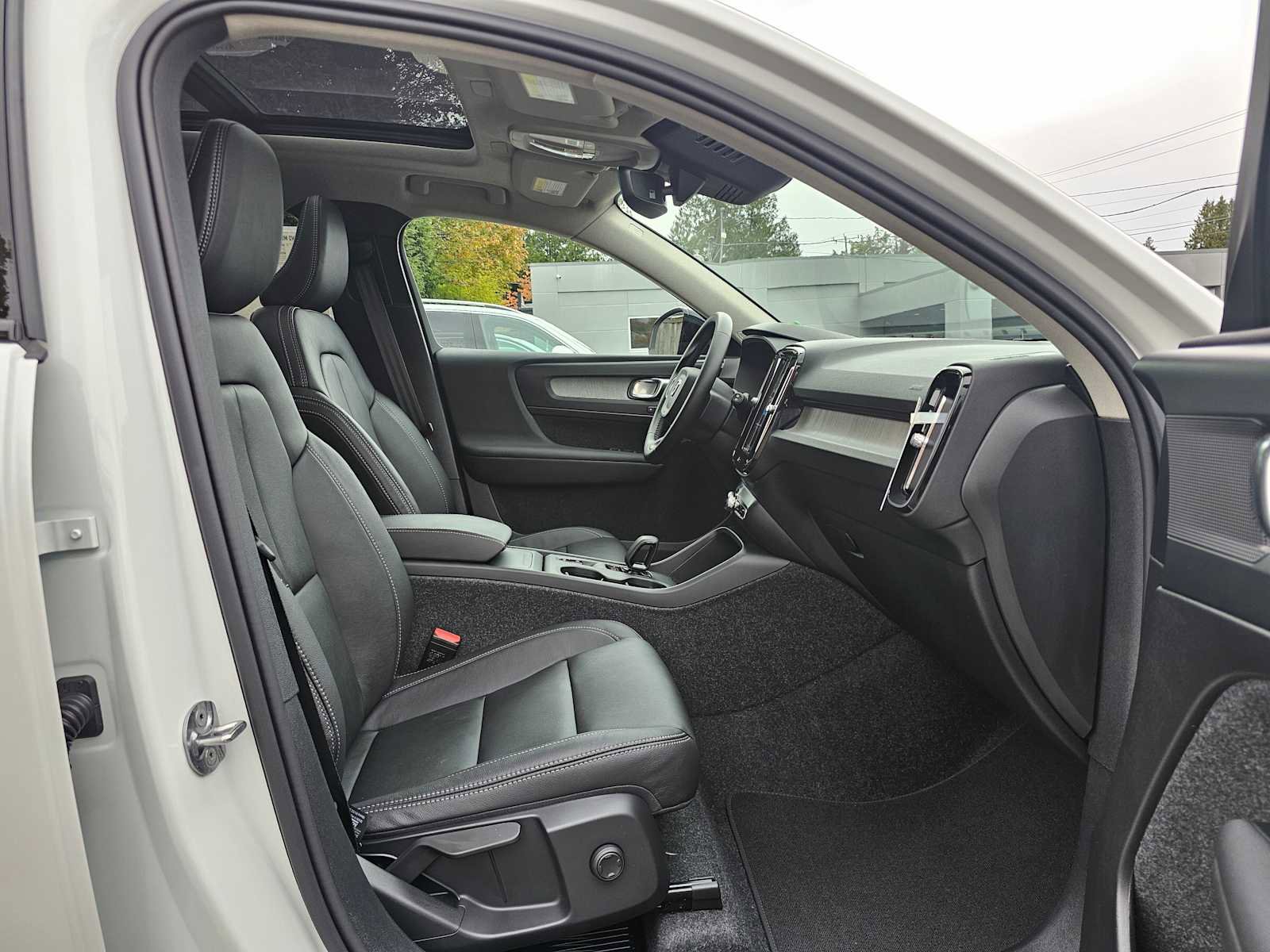 New 2026 Volvo XC40 B5 Core w/ Climate Package image 10