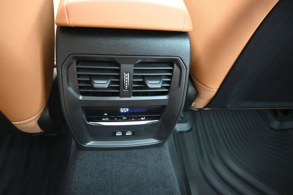 New 2026 BMW 330i Sedan w/ Premium Package RWD image 18