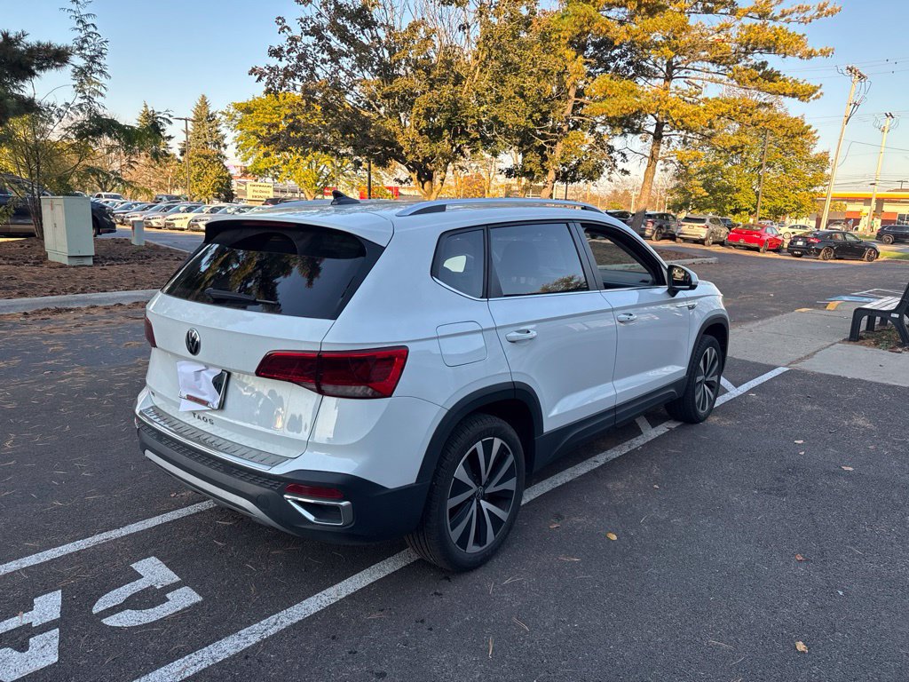Used 2023 Volkswagen Taos SE FWD image 6