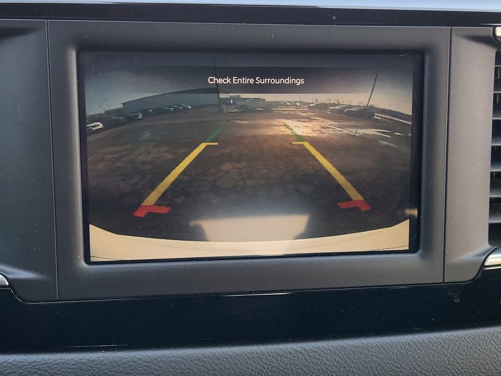 Used 2023 Chrysler Voyager LX image 19