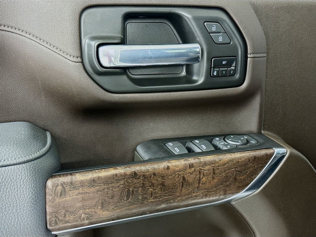 Used 2023 GMC Sierra 3500 Denali w/ Denali Ultimate Package image 16