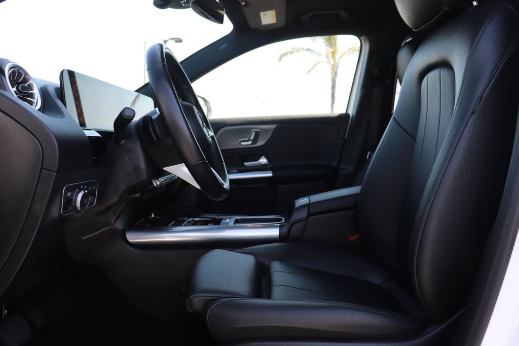 Used 2025 Mercedes-Benz GLA 250 image 12