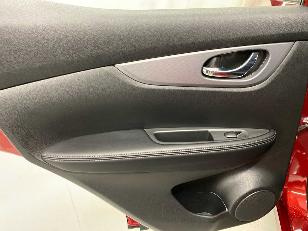 Used 2020 Nissan Rogue Sport SL image 12