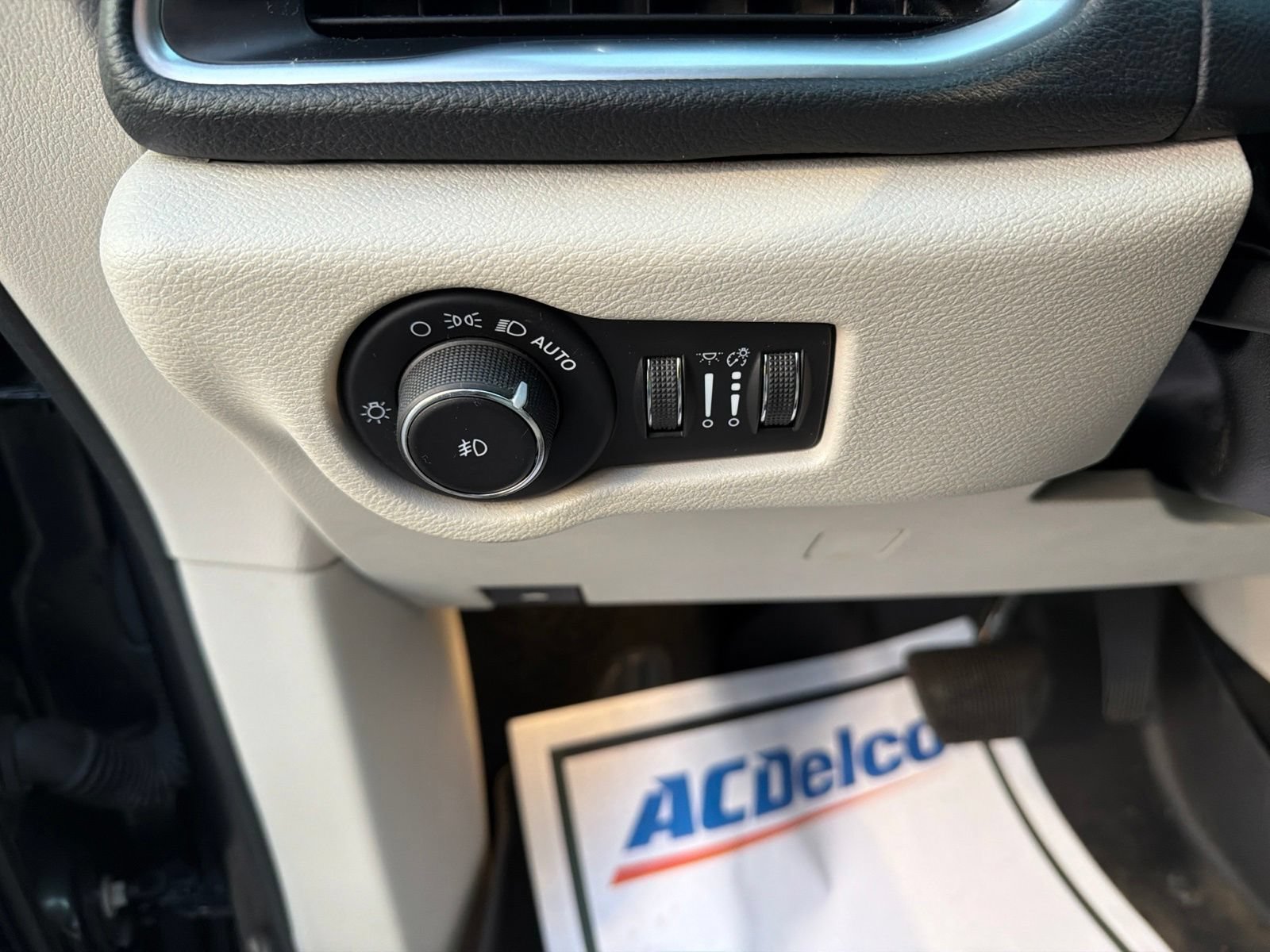 Used 2020 Chrysler Pacifica Limited FWD image 15