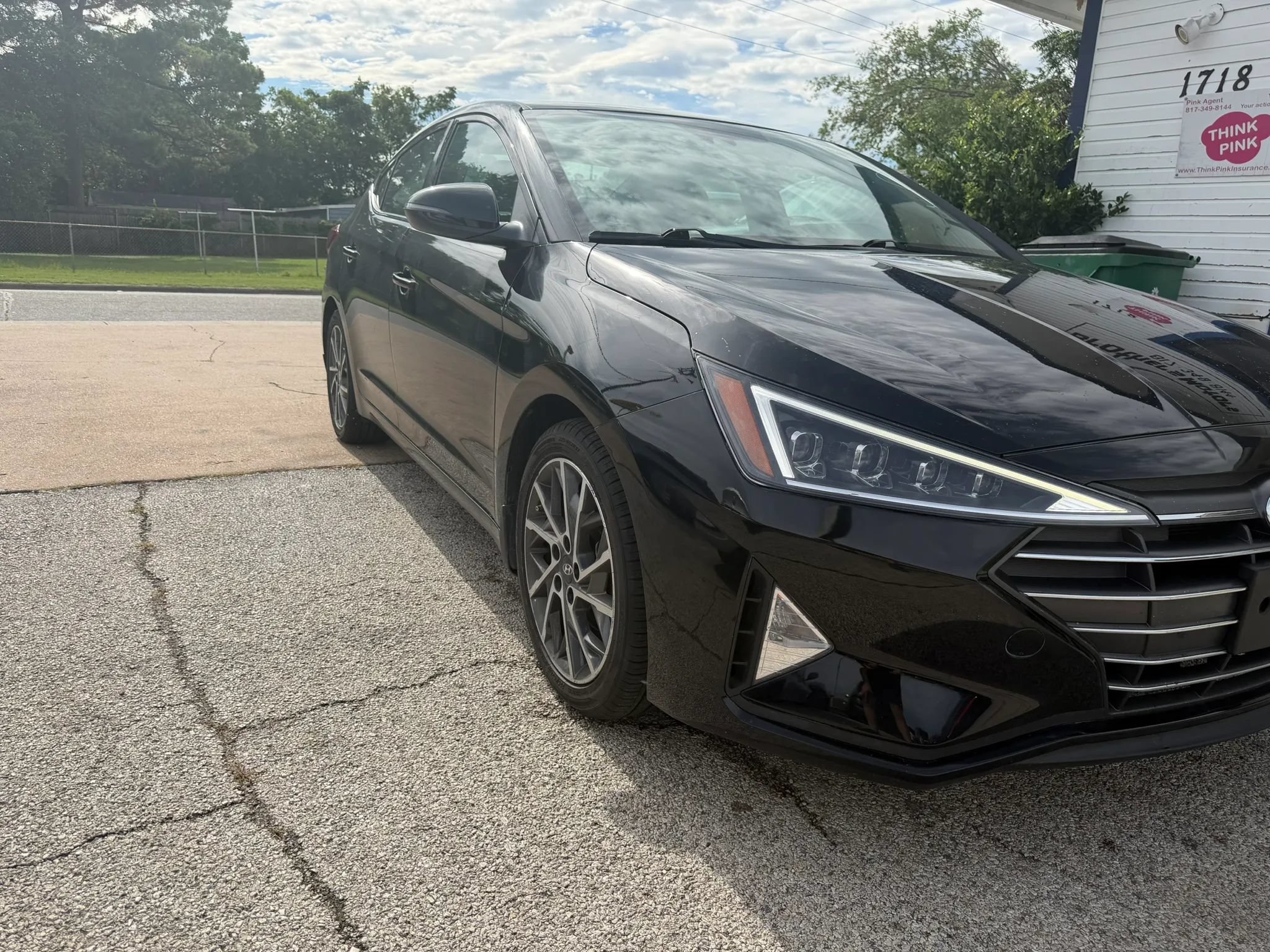 Used 2020 Hyundai Elantra Limited w/ Winter Weather Package FWD image 3