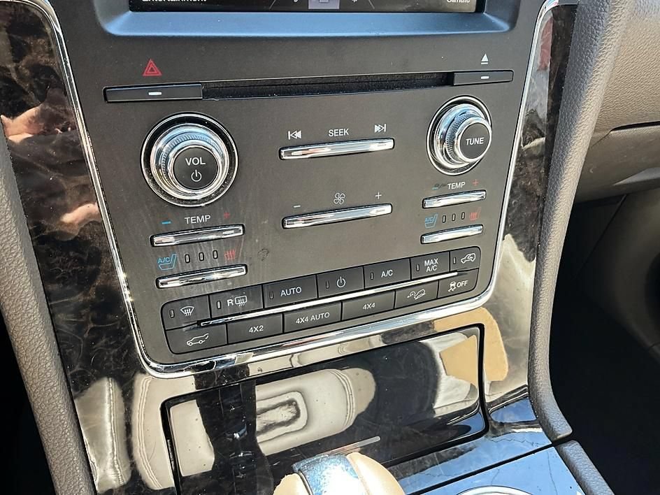 Used 2015 Lincoln Navigator L 4WD image 21
