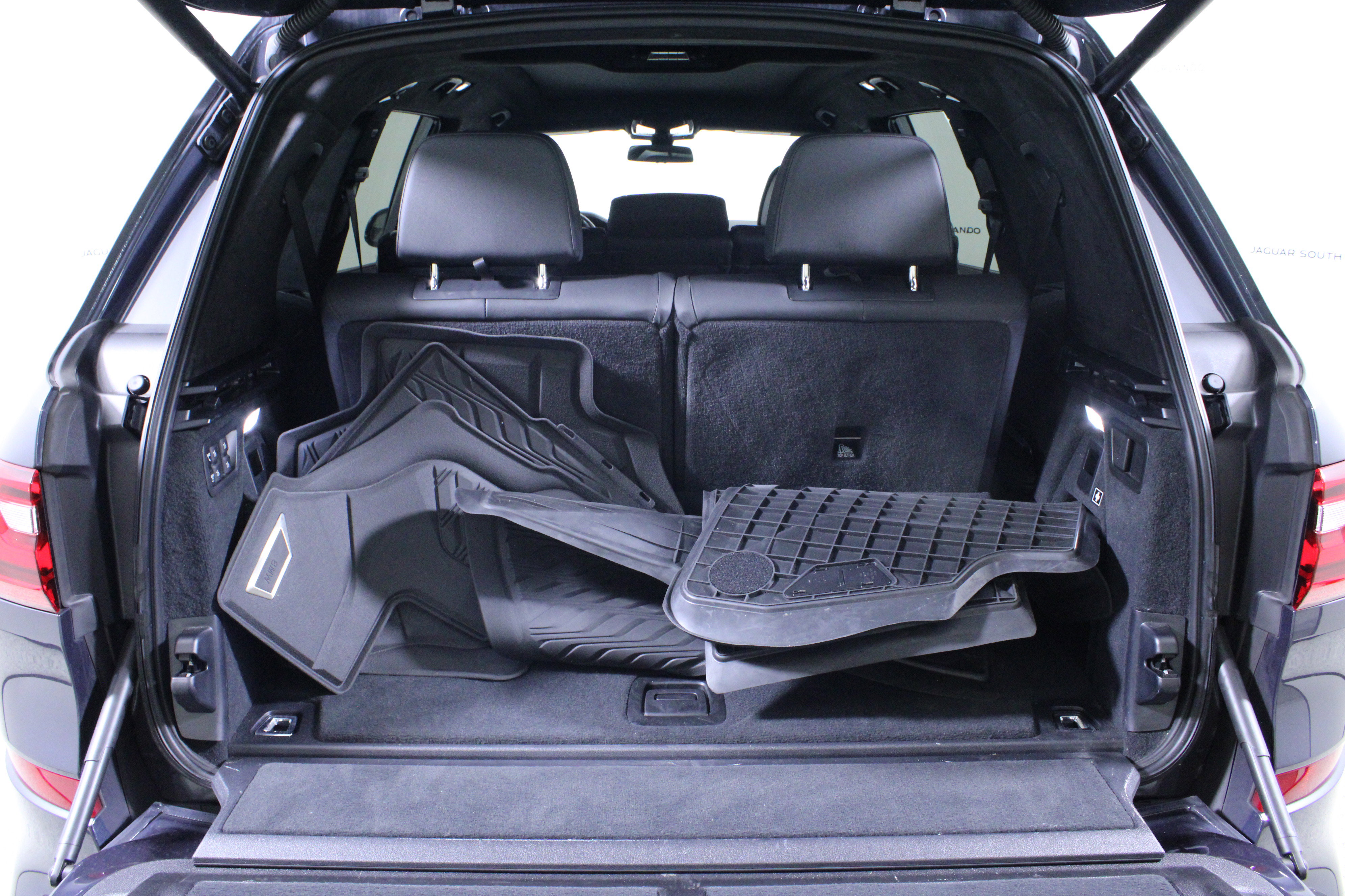 Used 2022 BMW X7 M50i image 11