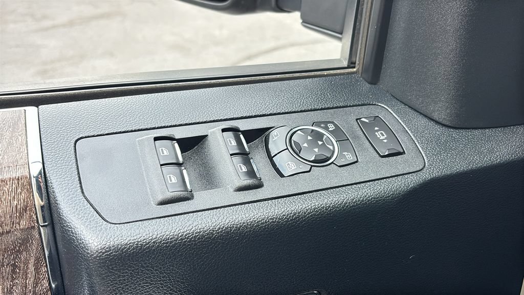 Used 2017 Ford F250 Lariat w/ Lariat Value Package AWD/4WD image 11