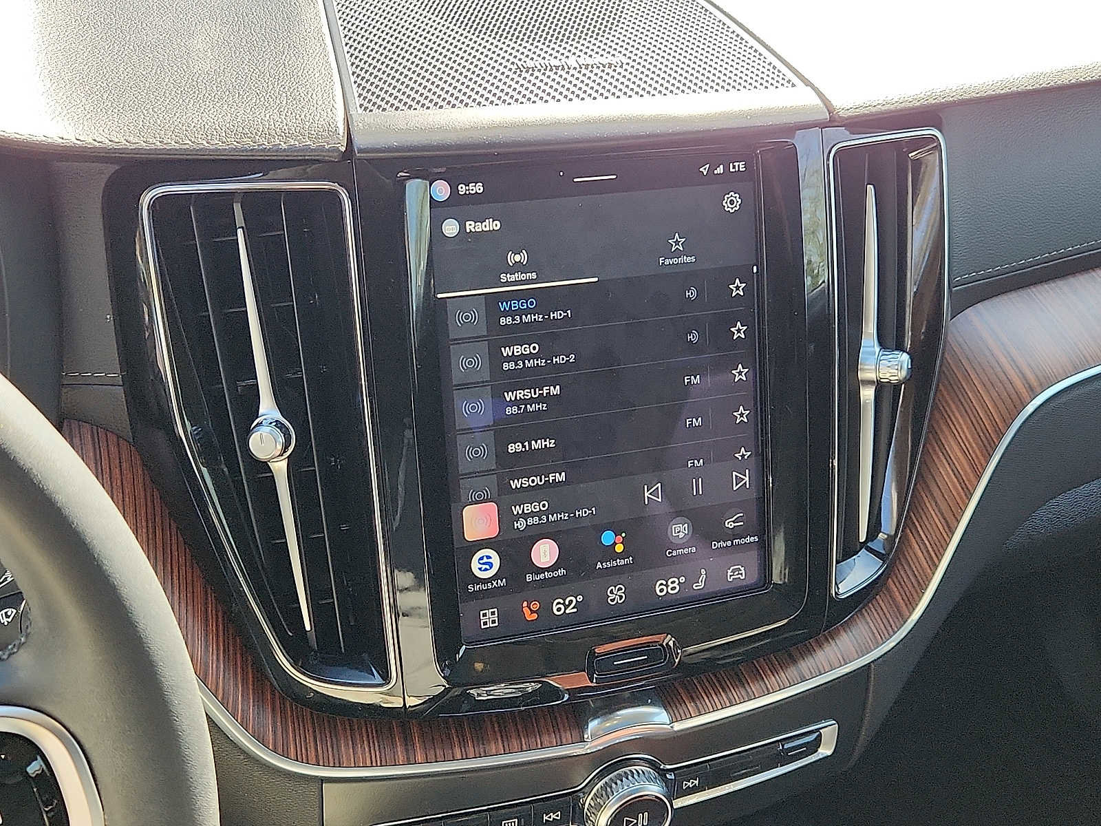 Certified 2023 Volvo XC60 B6 Ultimate w/ Protection Package Premier image 17