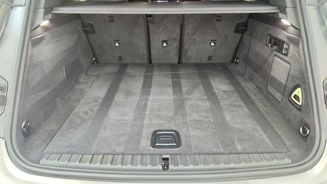 Used 2024 BMW iX xDrive50 w/ Premium Package image 15