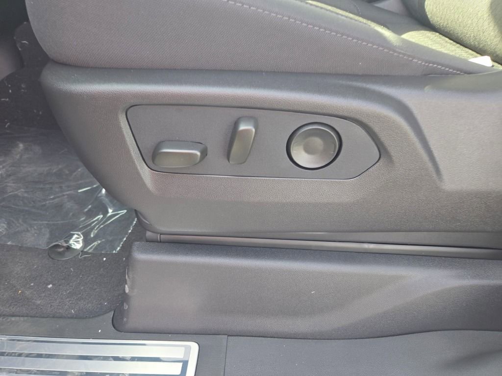 New 2026 Chevrolet Silverado 1500 LT image 17