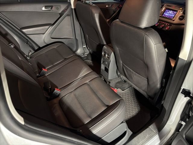 Used 2017 Volkswagen Tiguan S image 9