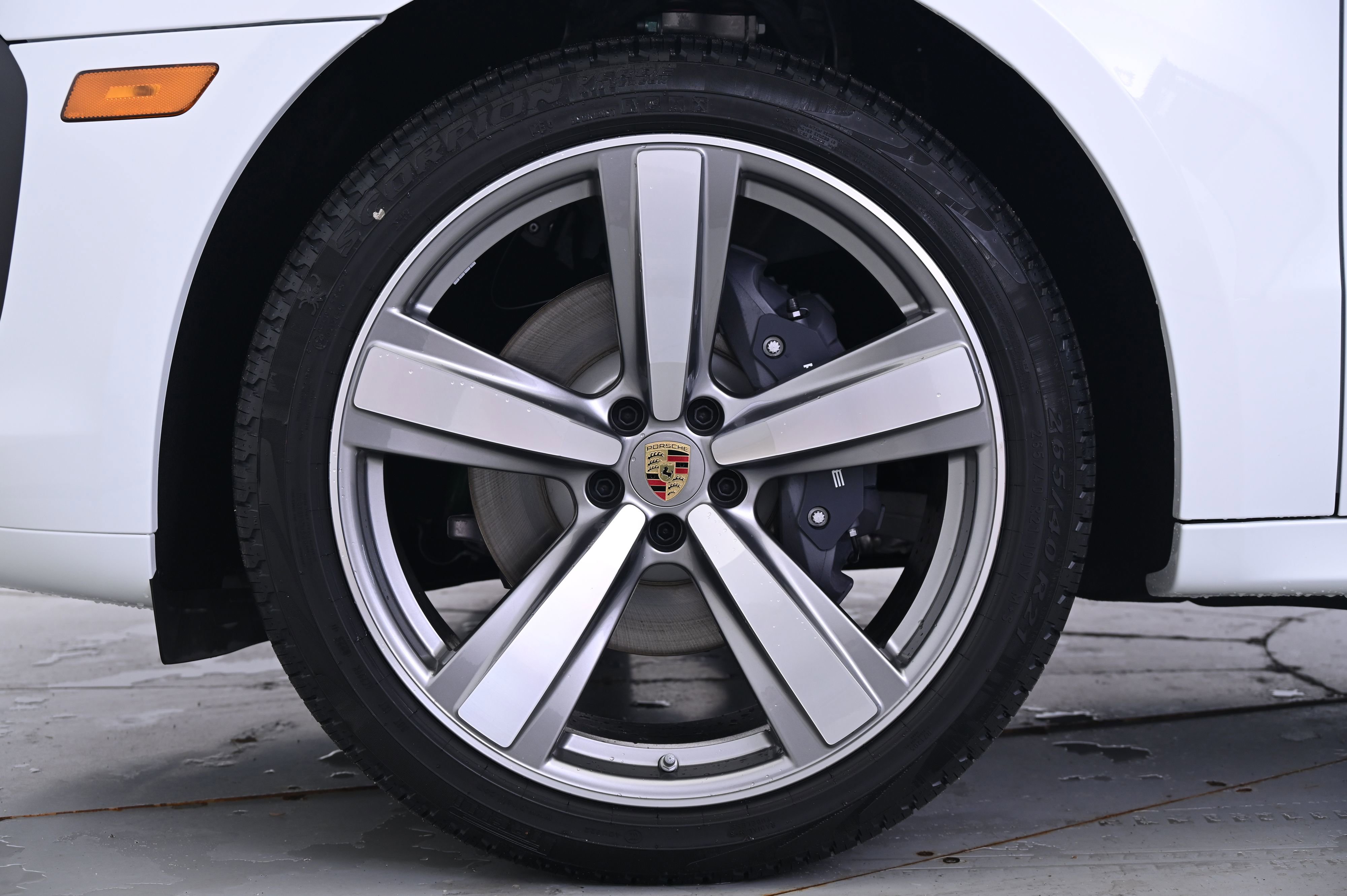 Certified 2025 Porsche Macan image 15