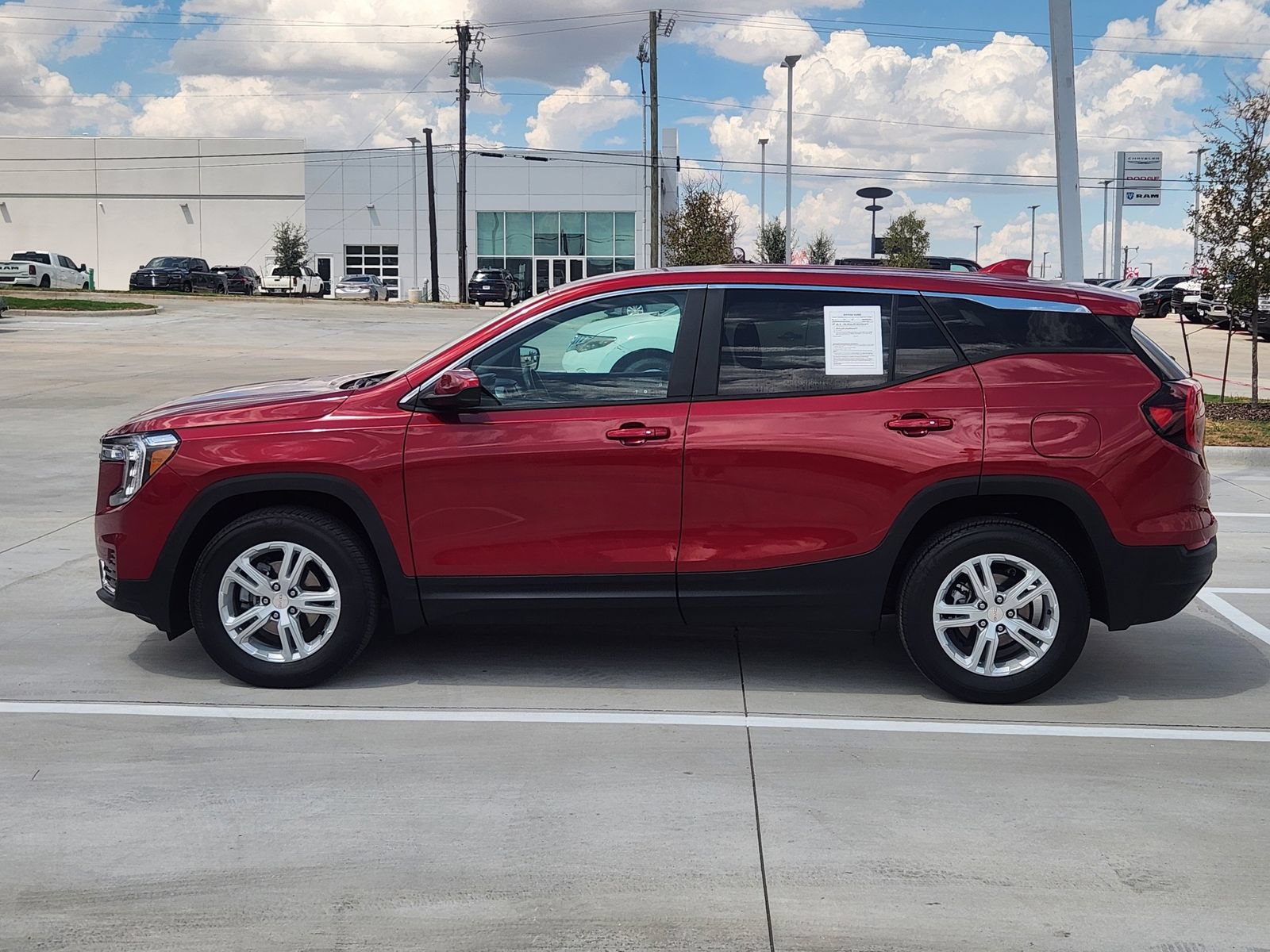 Used 2024 GMC Terrain SLE AWD/4WD image 3