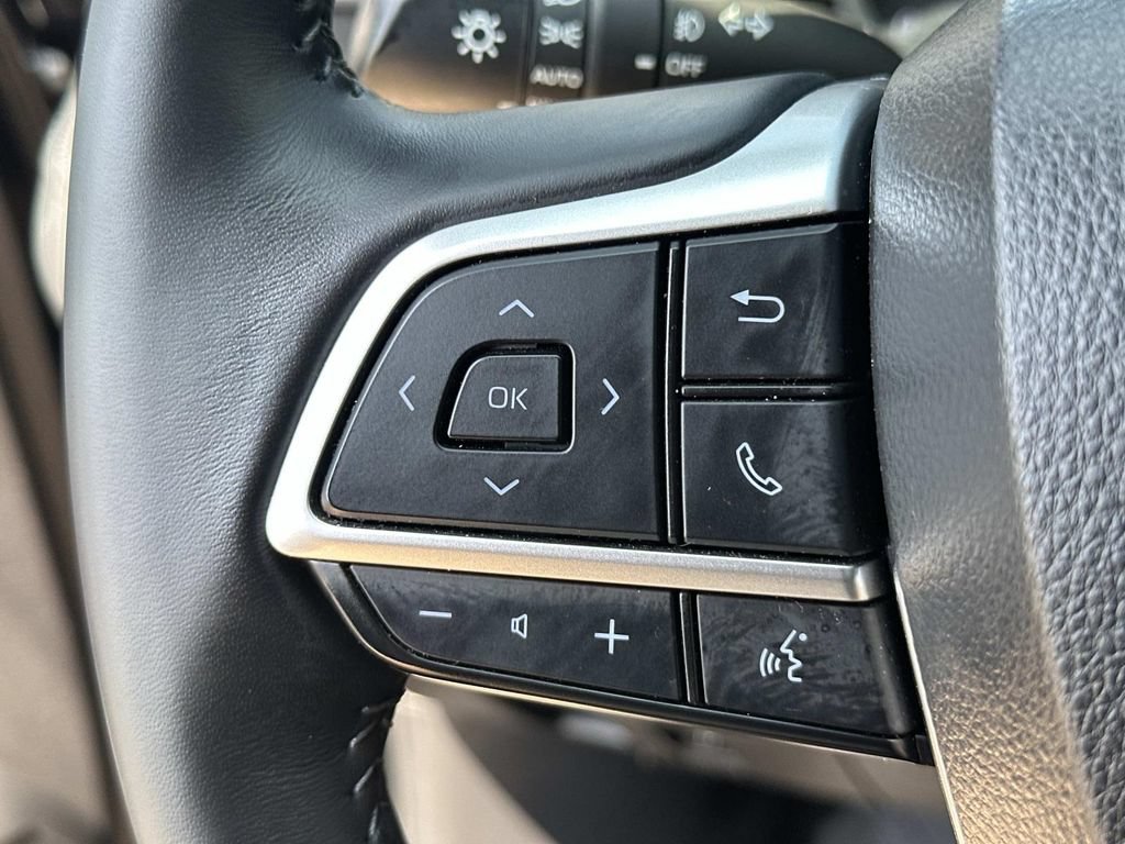 Used 2024 Toyota Highlander XLE AWD/4WD image 30