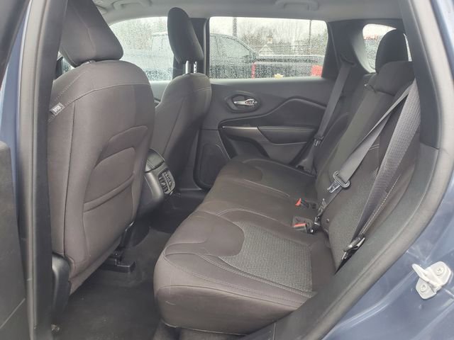 Used 2019 Jeep Cherokee Latitude w/ Popular Appearance Group image 11