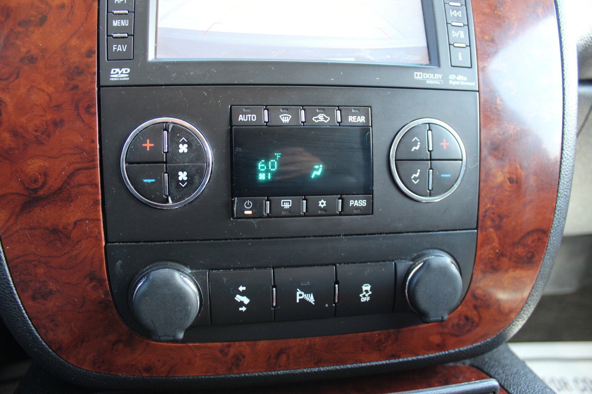 Used 2014 Chevrolet Tahoe LTZ AWD/4WD image 29