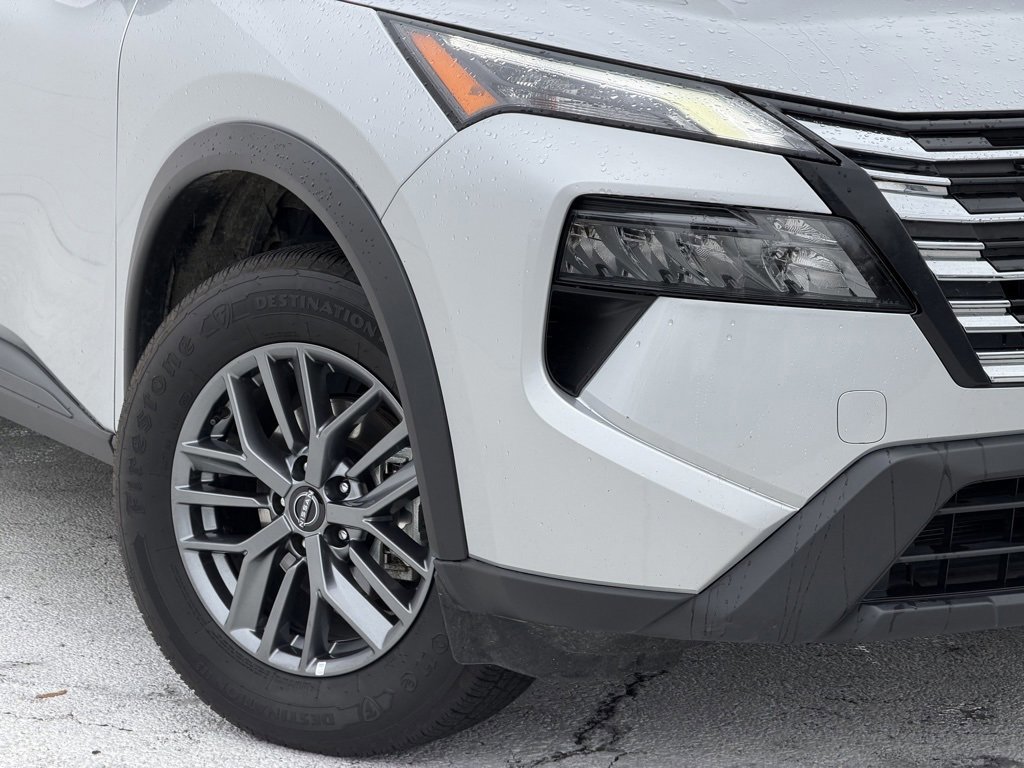Used 2024 Nissan Rogue S image 9