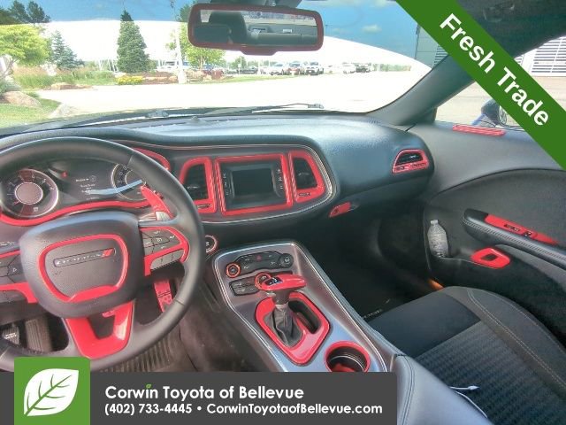 Used 2016 Dodge Challenger SXT w/ Driver Convenience Group RWD image 12