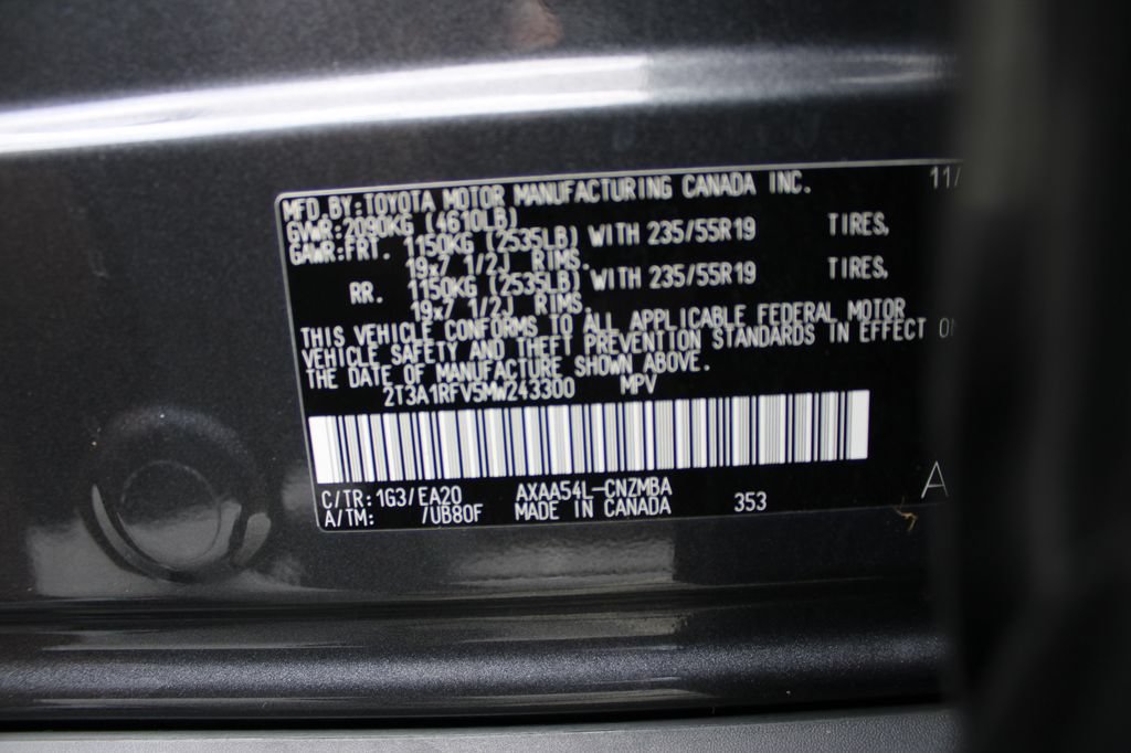 Used 2021 Toyota RAV4 XLE Premium AWD/4WD image 32