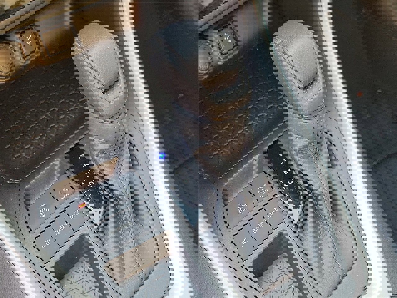 Used 2021 Toyota RAV4 LE image 27