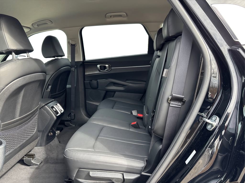Used 2025 Kia Sorento S image 10