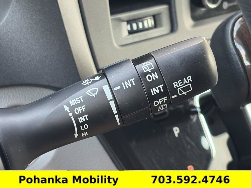 Used 2020 Toyota Sienna XLE w/ XLE Navigation Package FWD image 16