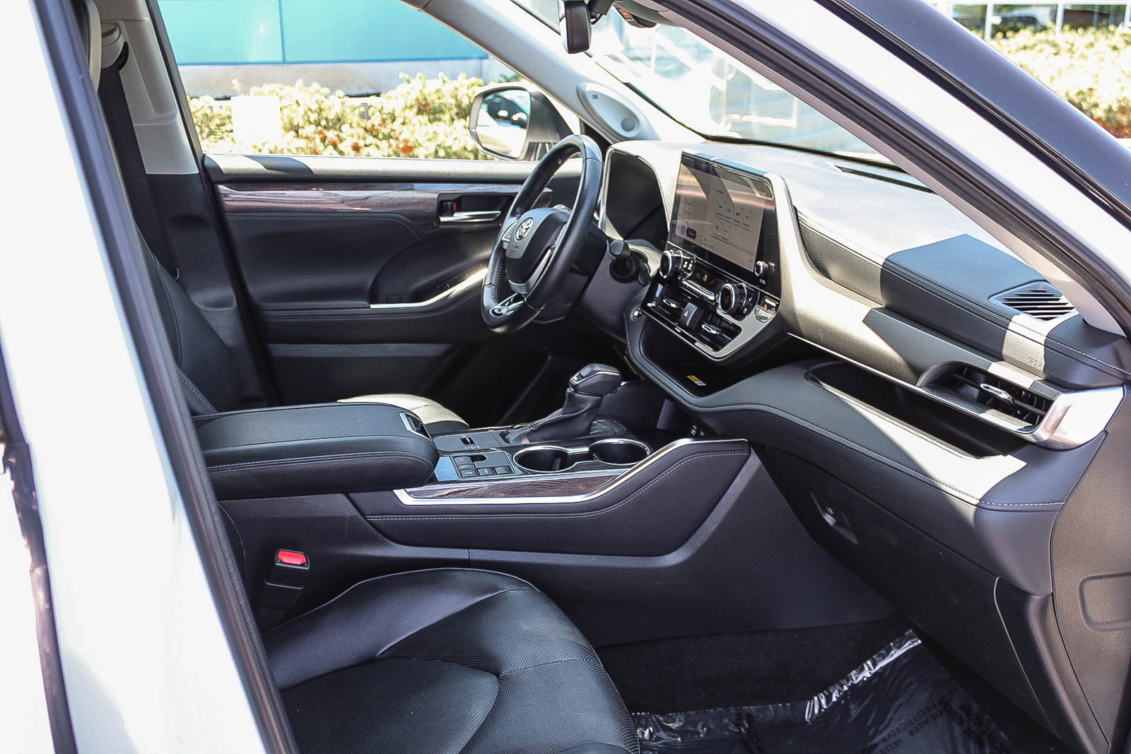 Used 2023 Toyota Highlander Limited FWD image 18