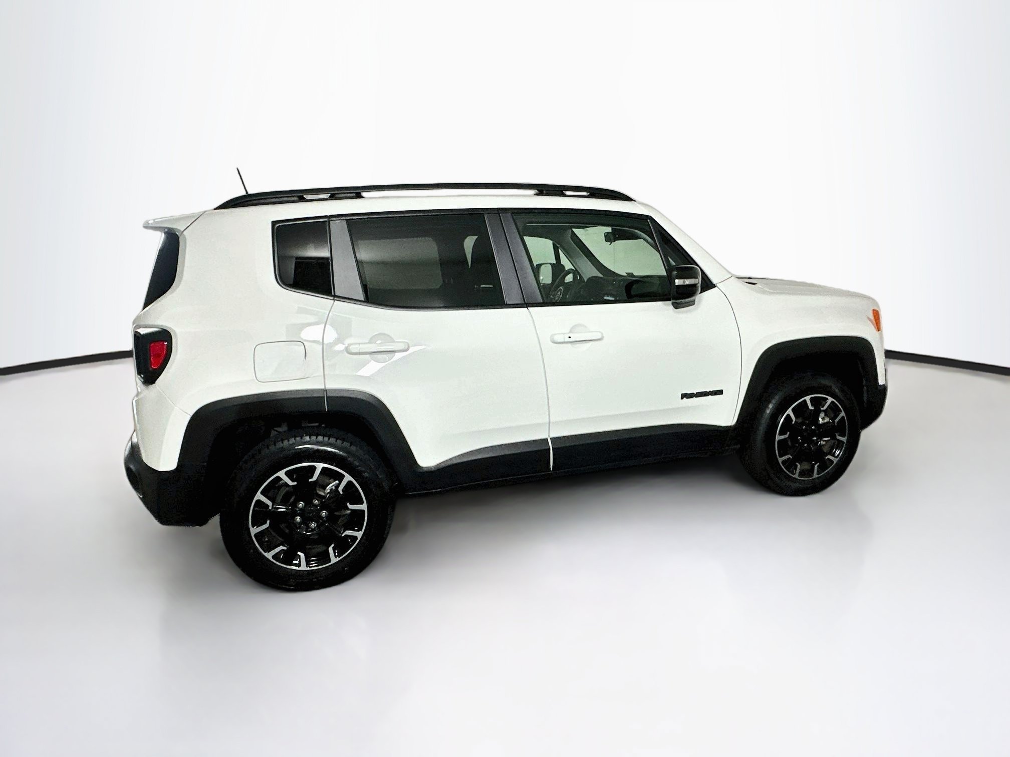 Used 2023 Jeep Renegade Latitude AWD/4WD image 10