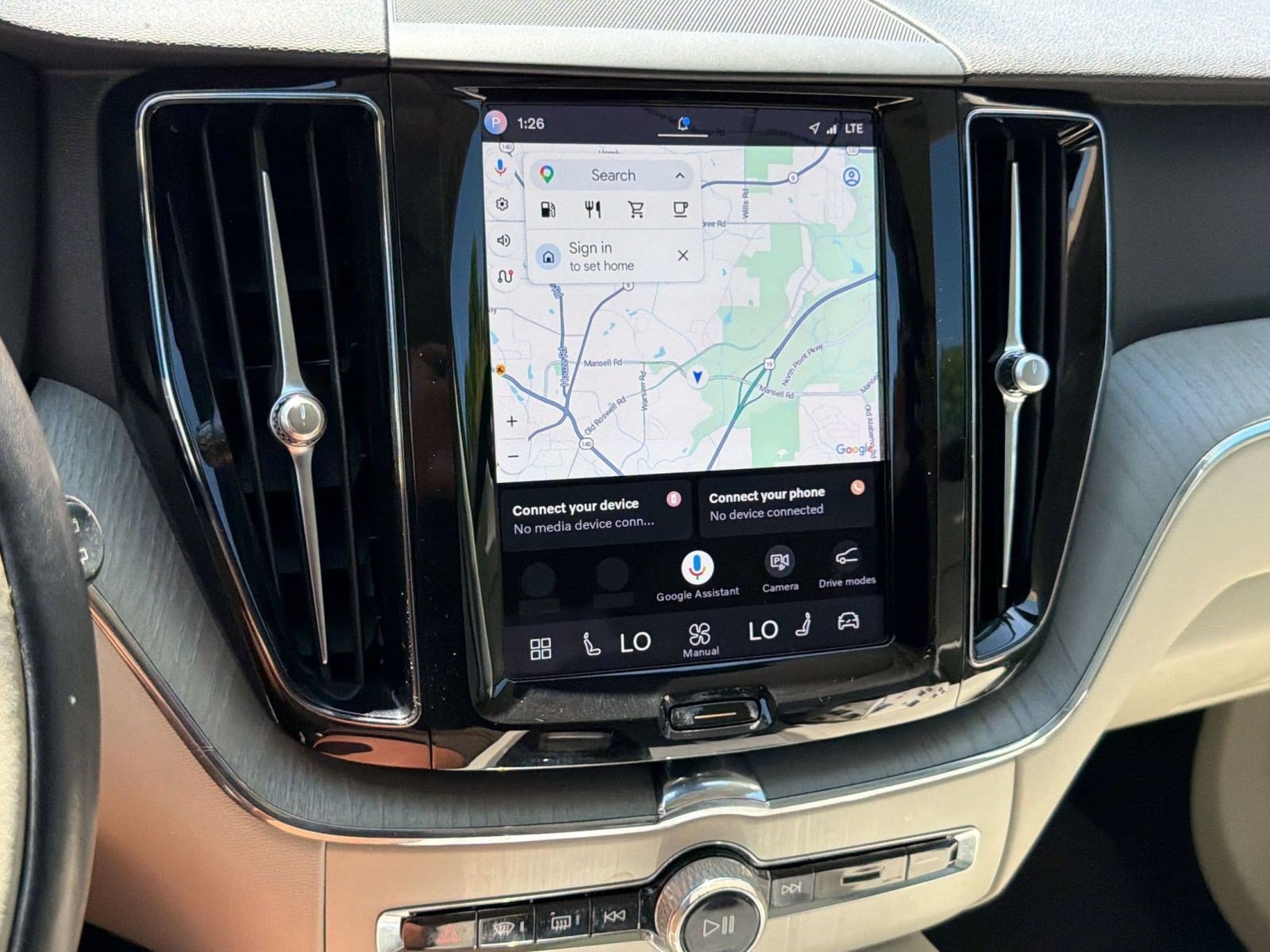 Certified 2024 Volvo XC60 B5 Plus w/ Protection Package Premier AWD/4WD image 18