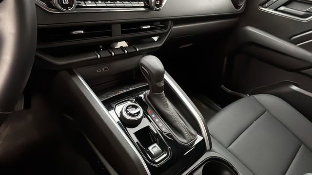 Used 2025 Chevrolet Colorado Trail Boss image 15