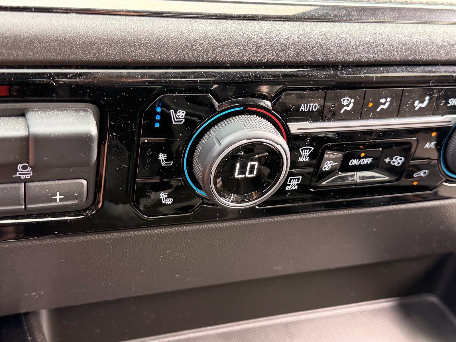 Used 2023 Chevrolet Silverado 1500 ZR2 w/ Technology Package image 23