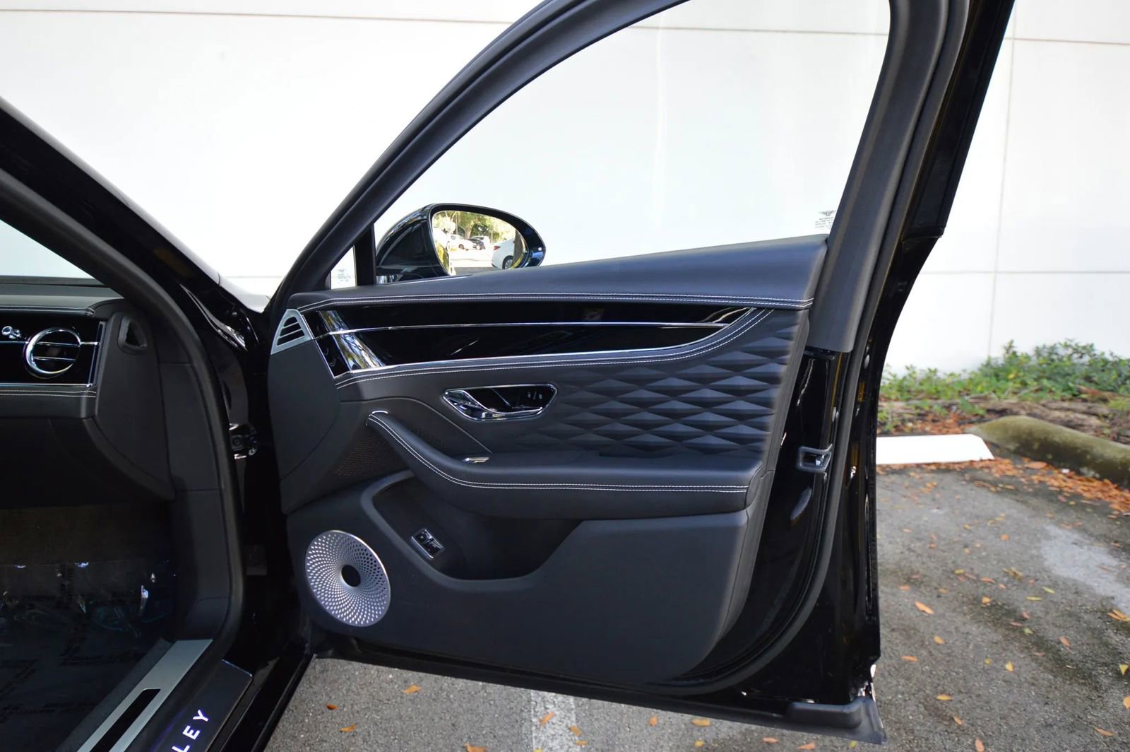 Used 2022 Bentley Flying Spur V8 image 57