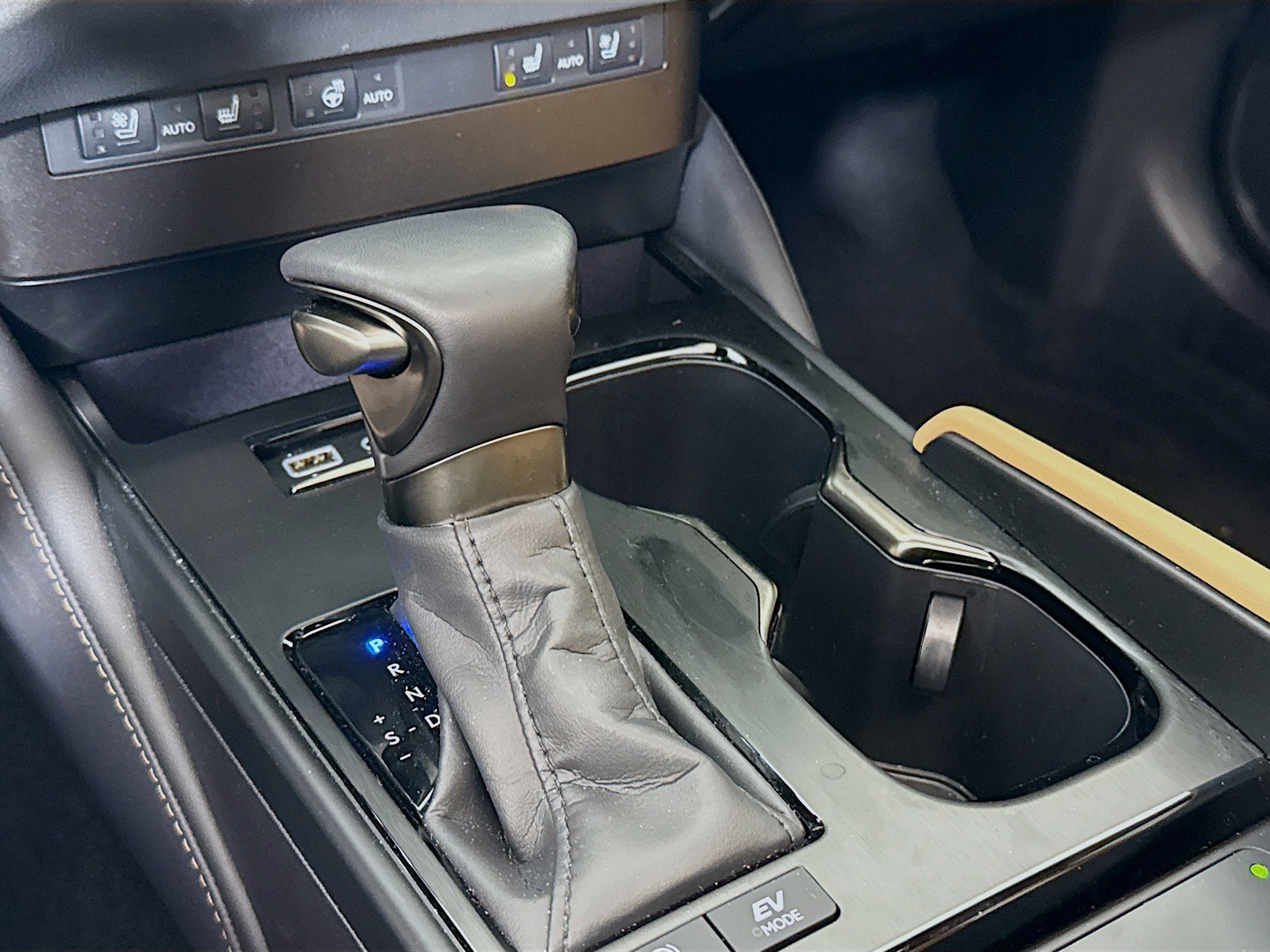 Used 2025 Lexus ES 300h w/ Premium Package image 19