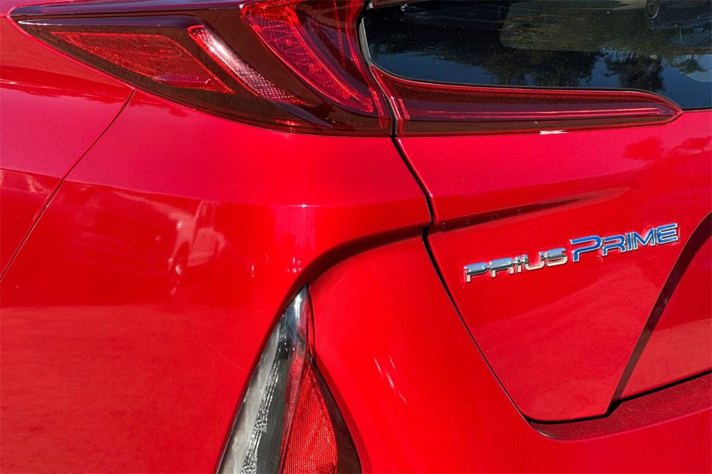 Used 2017 Toyota Prius Prime Premium image 27