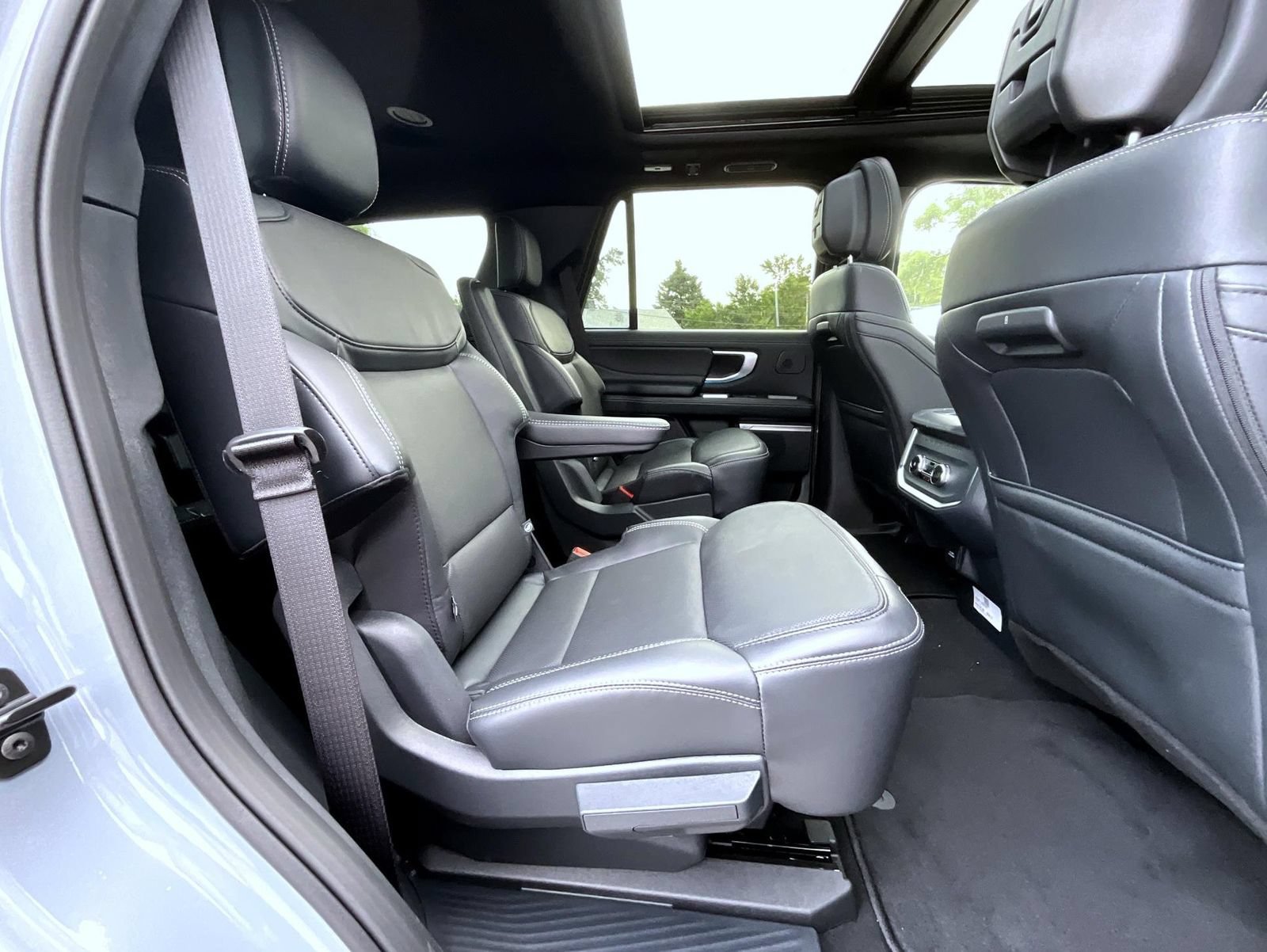 New 2027 Ford Expedition Platinum w/ Stealth Appearance Package AWD/4WD image 22