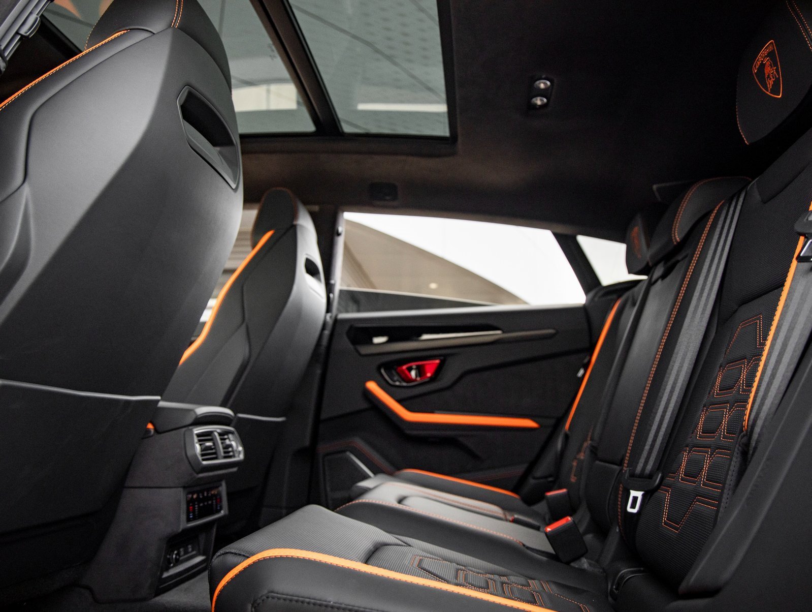 Used 2025 Lamborghini Urus SE image 36