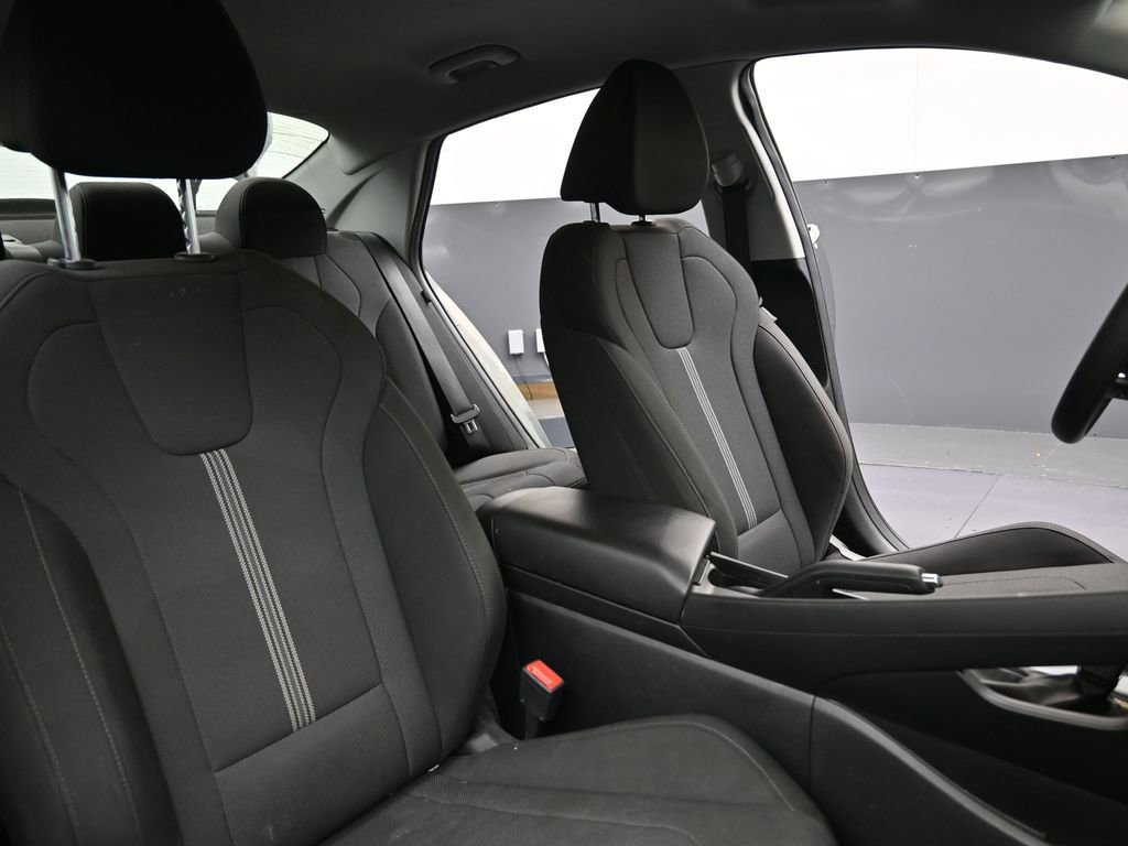 Used 2025 Hyundai Elantra SE image 13