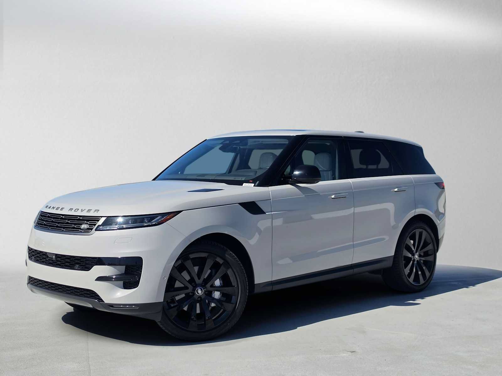 Used 2024 Land Rover Range Rover Sport SE AWD/4WD image 1
