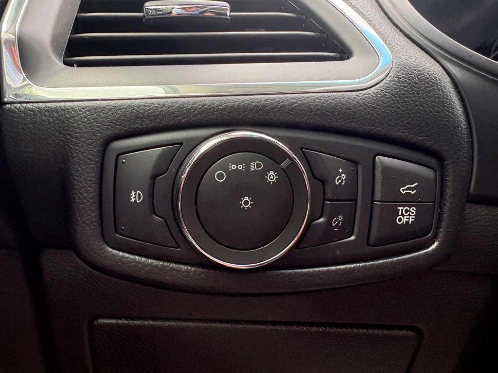 Used 2022 Ford Edge Titanium AWD/4WD image 18