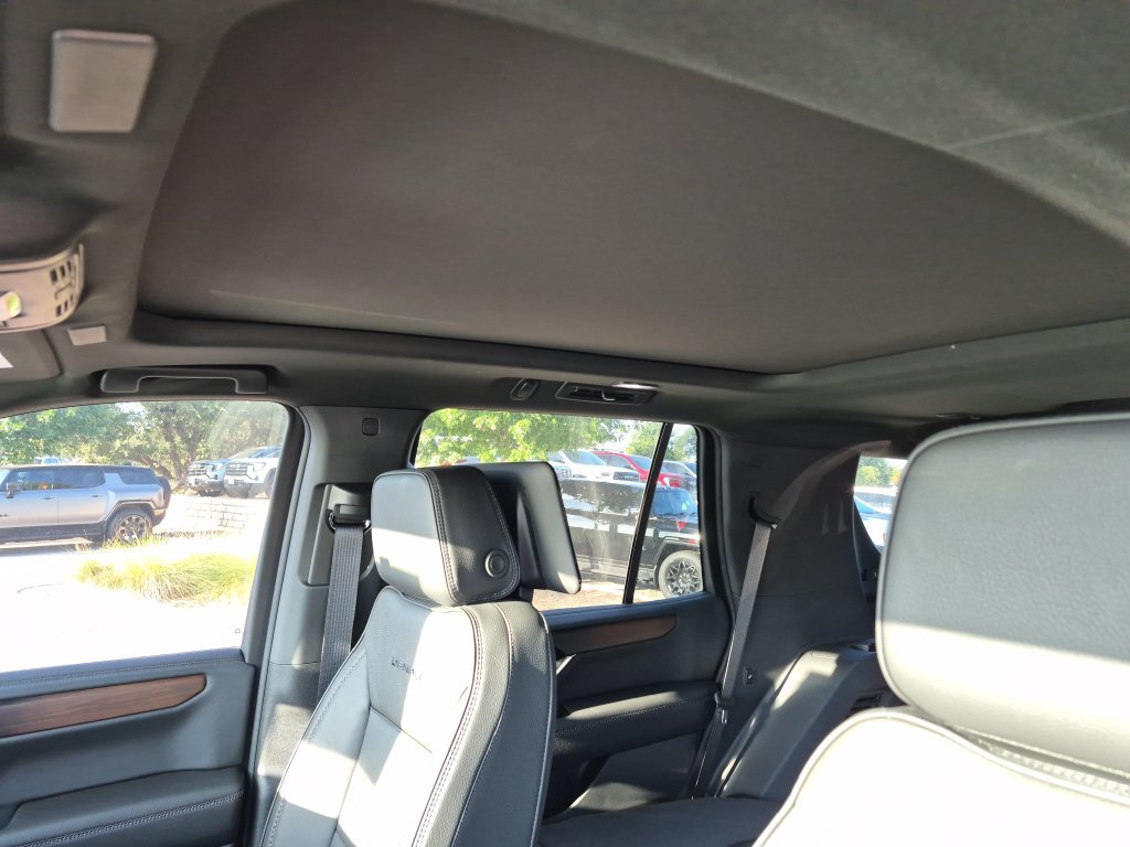 New 2026 GMC Yukon Denali w/ Denali Reserve Package AWD/4WD image 28