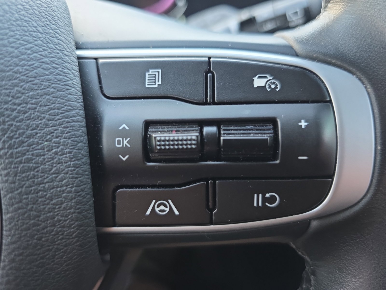 Used 2023 Kia Sportage EX image 24