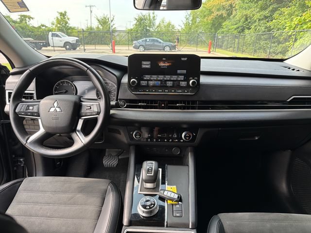 Used 2024 Mitsubishi Outlander SE AWD/4WD image 15