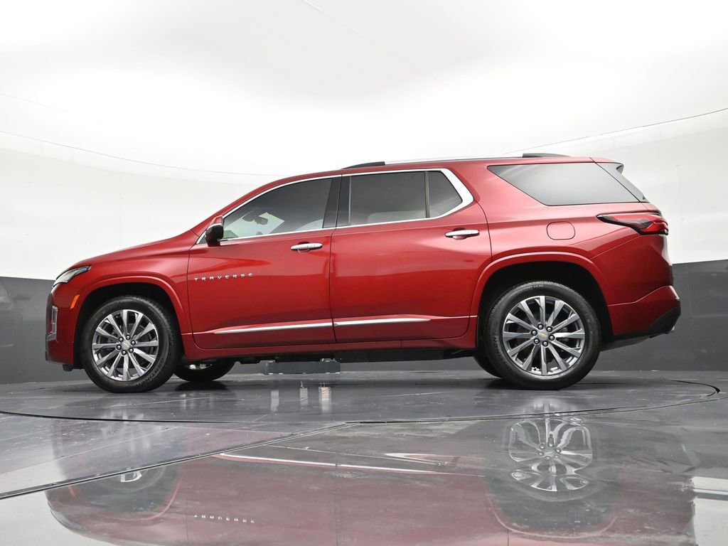 Used 2023 Chevrolet Traverse Premier FWD image 24