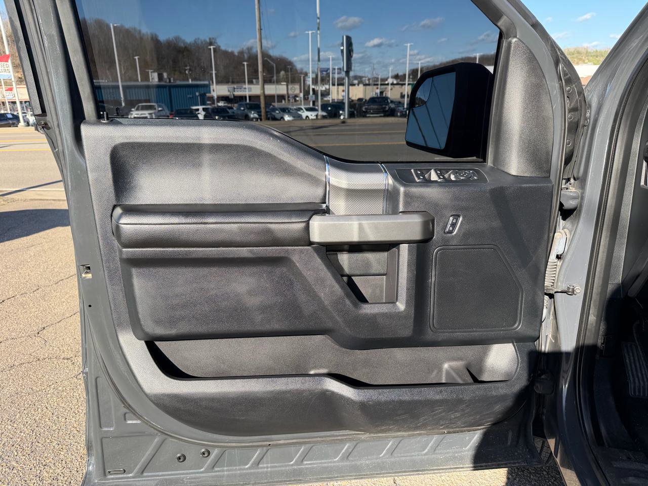 Used 2016 Ford F150 XLT w/ Equipment Group 302A Luxury image 21