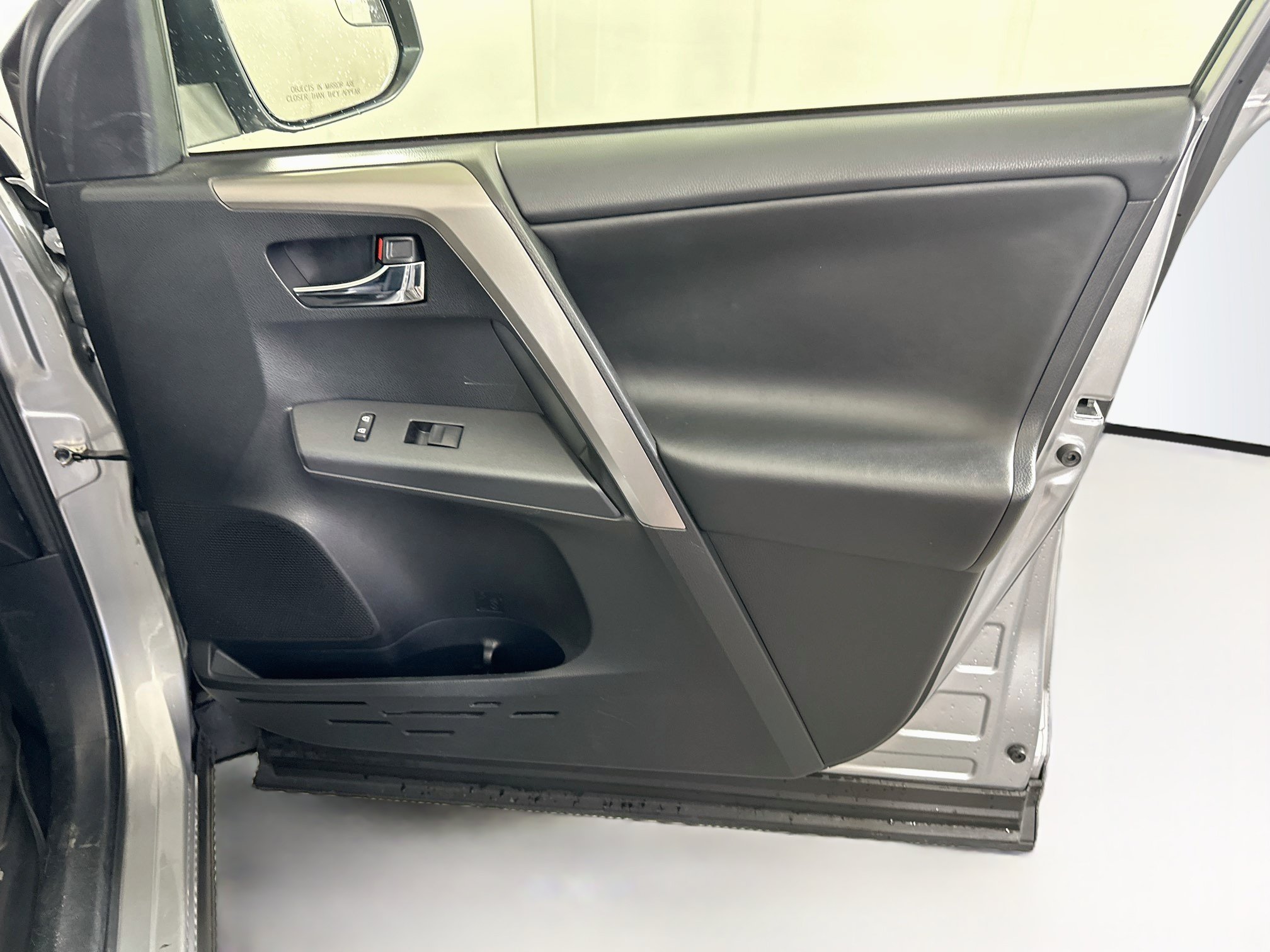 Used 2018 Toyota RAV4 XLE w/ All Weather Liner Package FWD image 30