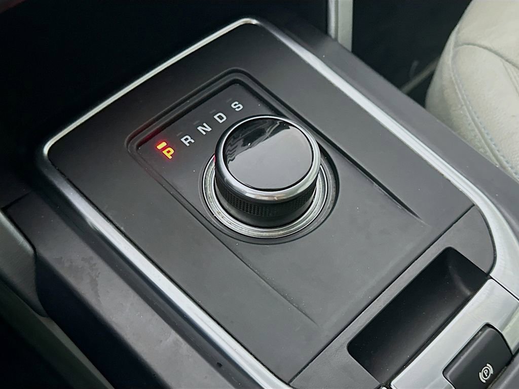 Used 2018 Land Rover Discovery Sport SE image 16