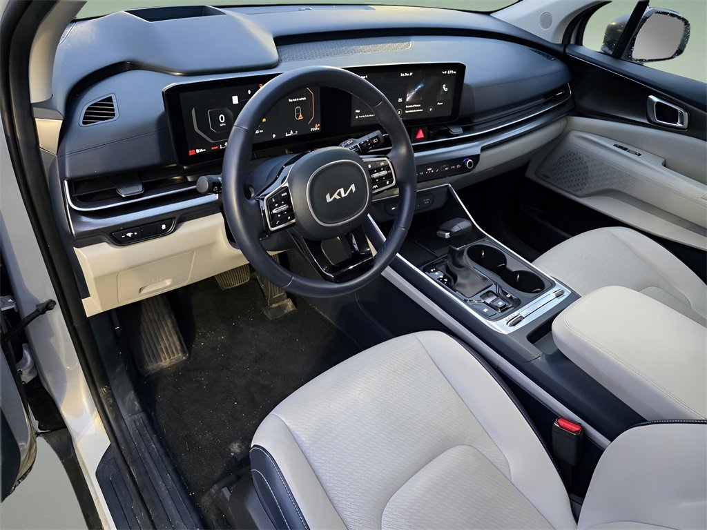 Used 2025 Kia Carnival SX Prestige image 23